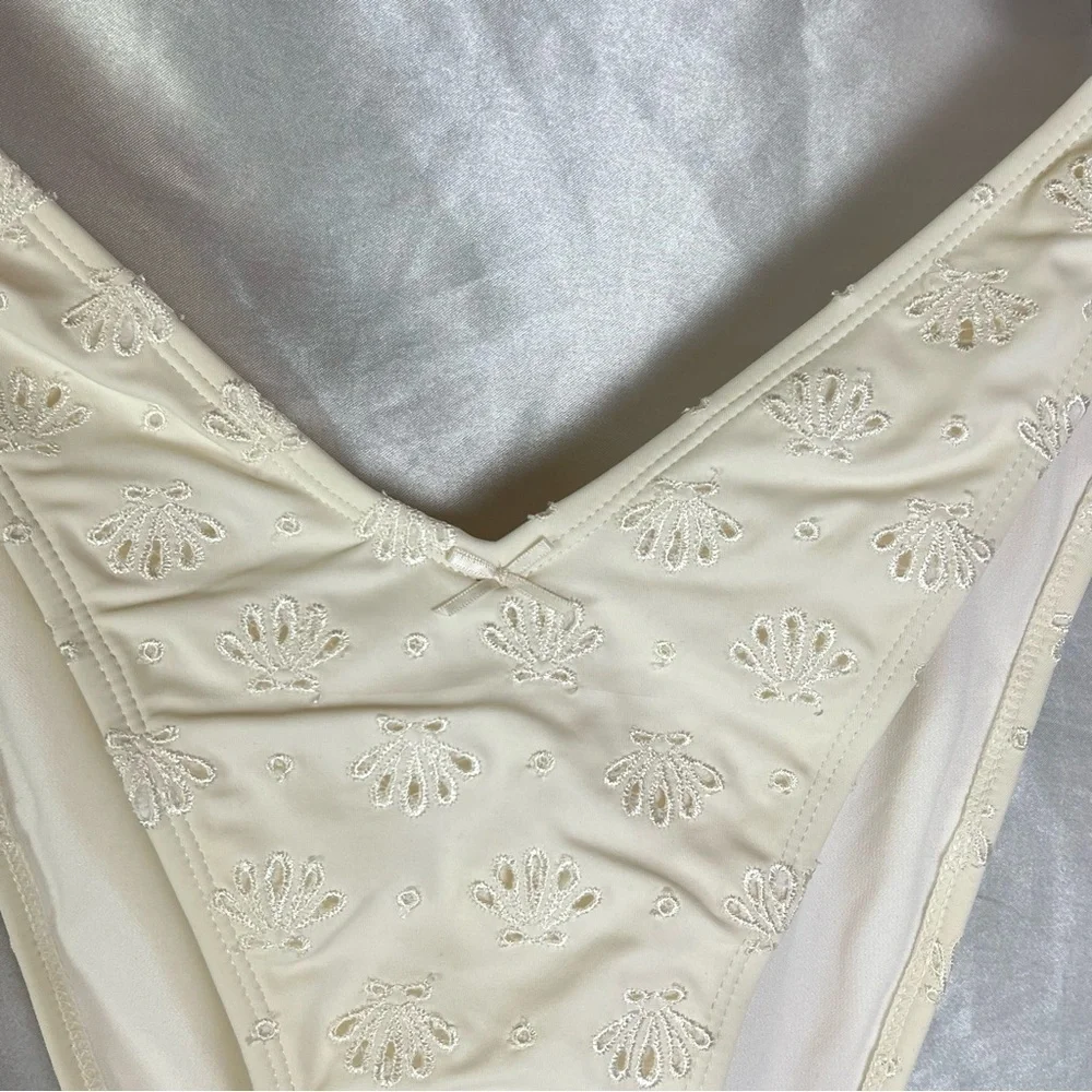 Wild Fable Cream Lace V-Front Bikini Bottoms – Size XL – NWOT